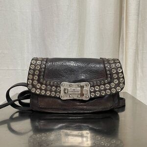 Campomaggi Riveted Crossbody Bag in Nero